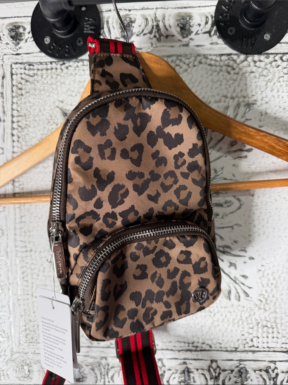 Everywhere small sling bag Leopard Print with Red-Black Straps - Picture 2 of 6